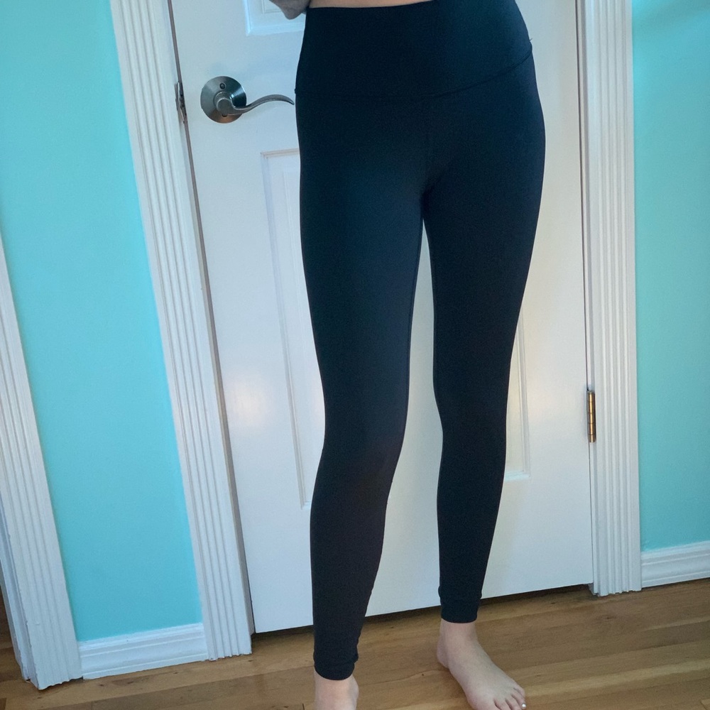 Black Lulu Lemon Wunder Under full length legging